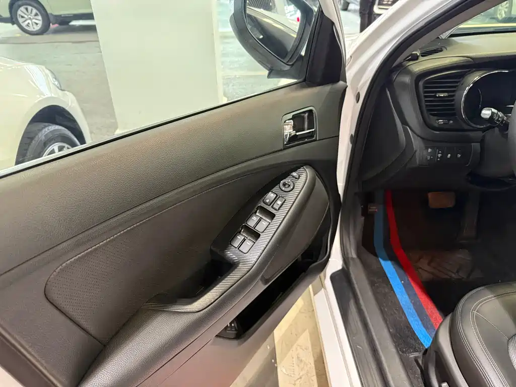 Kia K5 2.0 L Auto GL