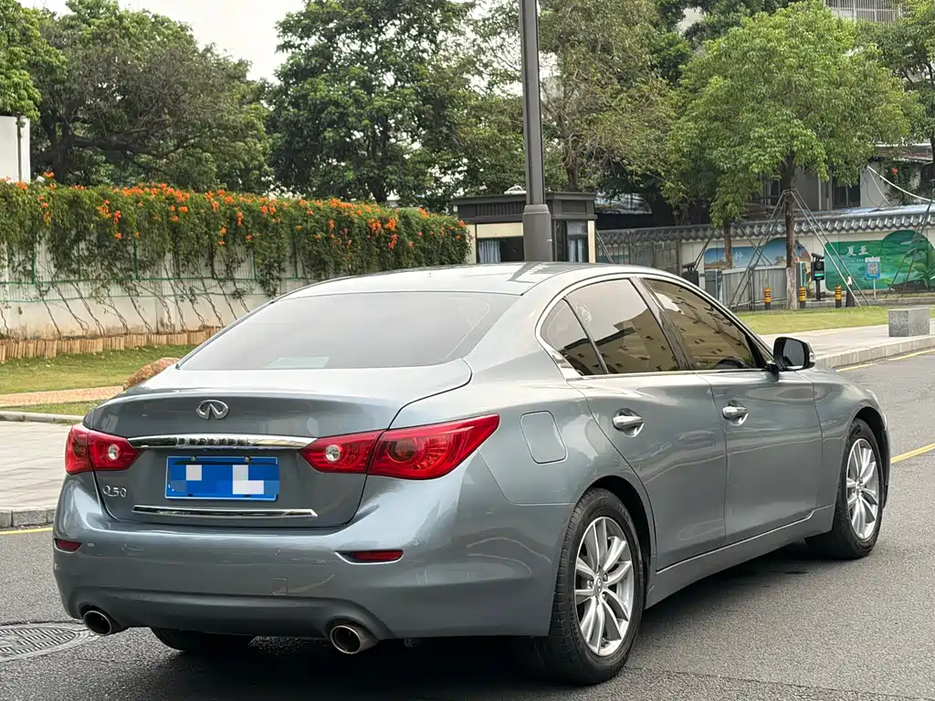 Infiniti Q50 2.0 T Comfort