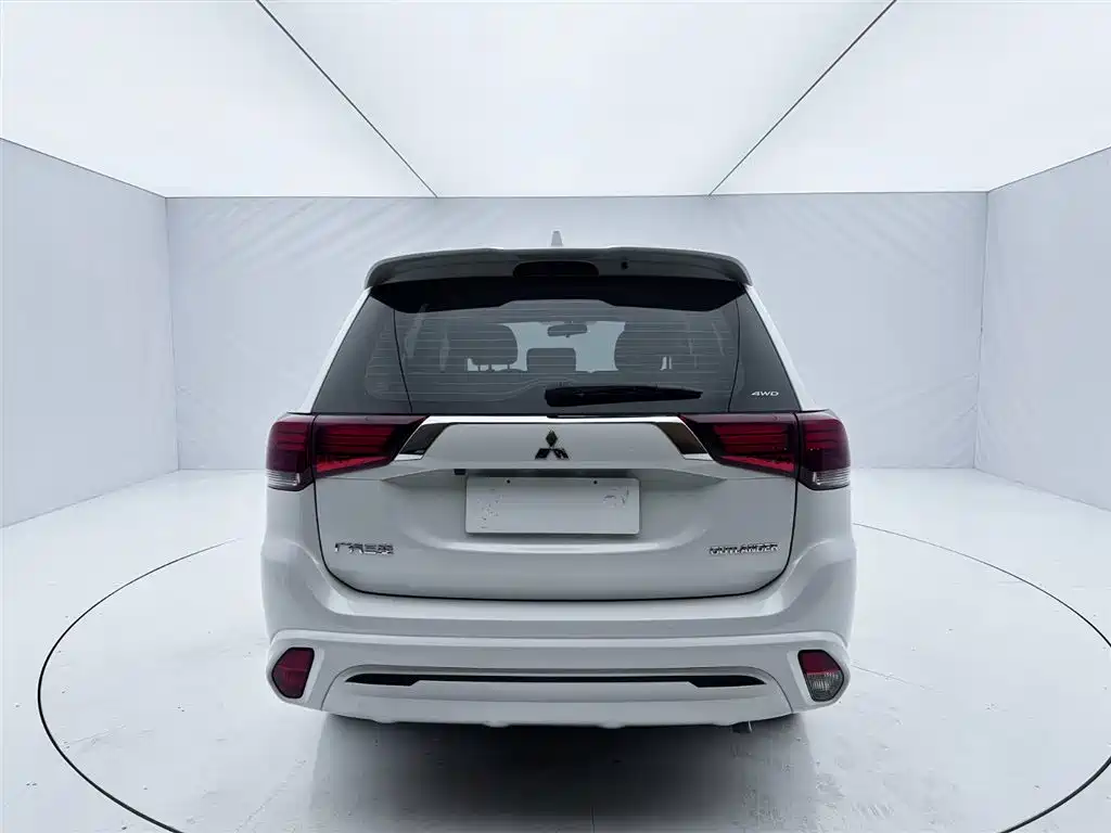 Outlander 2.0 L 2 WD Smooth Travel 5-seat
