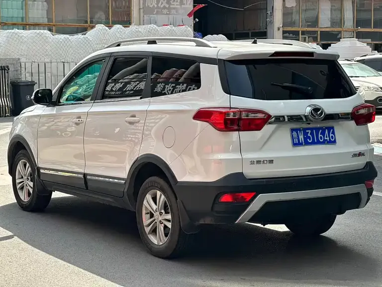 BAIC Huansu S3 S3 L 1.5 L Manual Distinguished