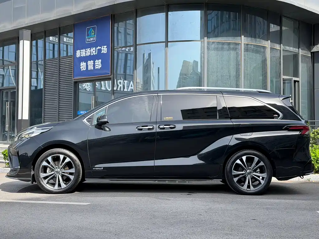 Granvia 2.5 L Hybrid Noble