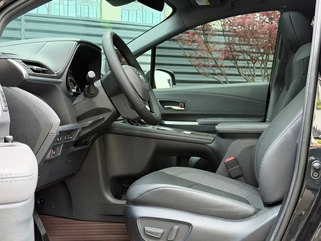 Granvia 2.5 L Hybrid Noble