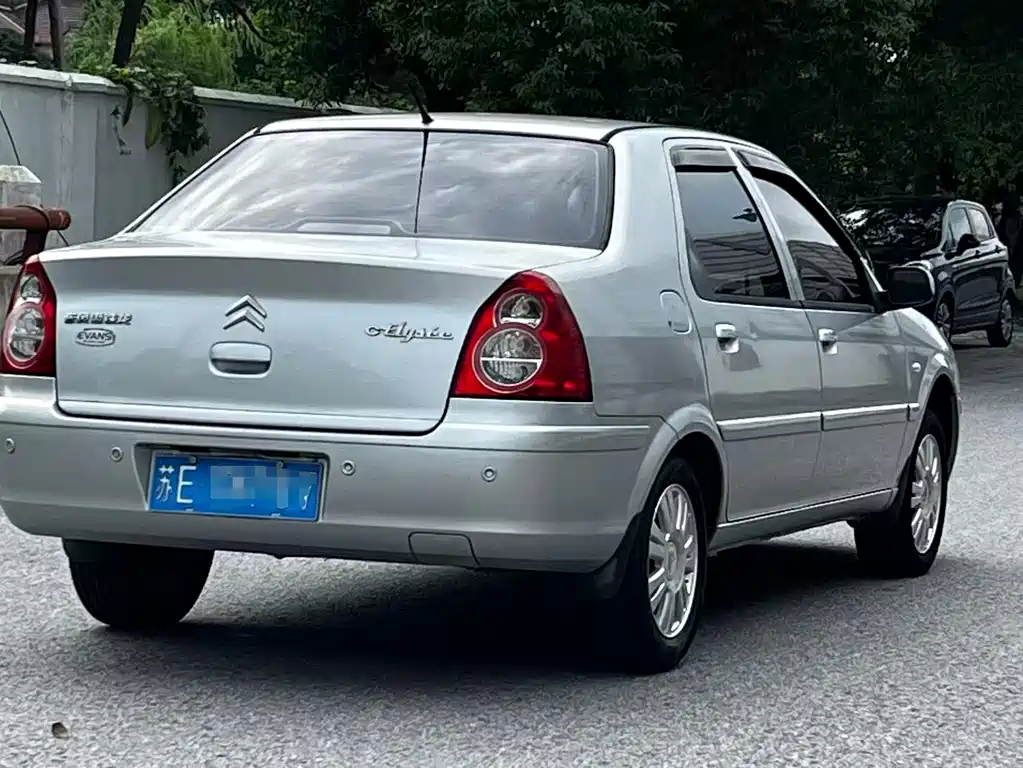Elysee 爱丽舍 2011款 三厢 1.6 L 手动科技型