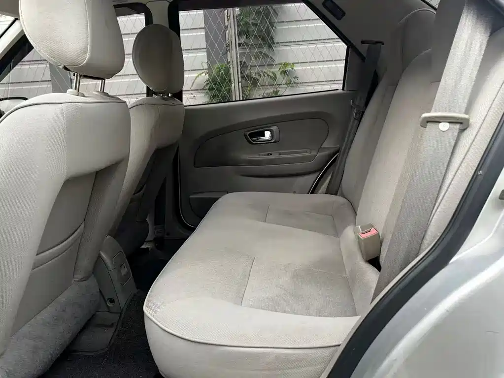 Elysee 爱丽舍 2011款 三厢 1.6 L 手动科技型