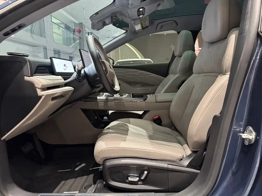Galaxy Xingyao 8 130 km EM-i Premium