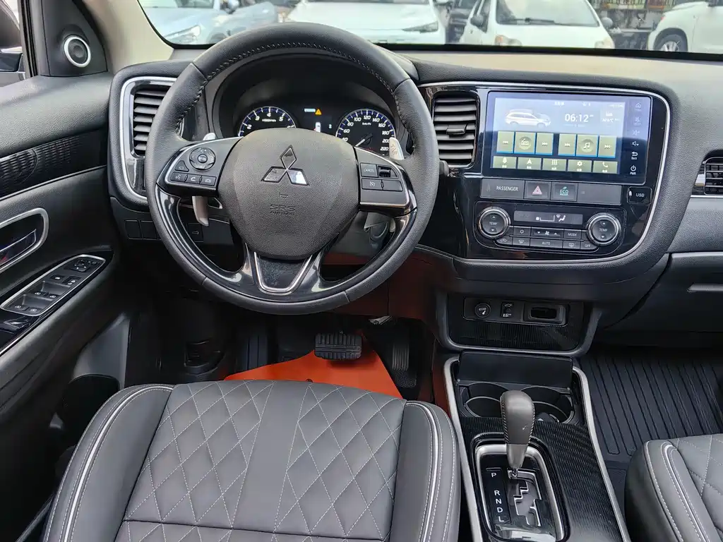 Outlander 2.4 L 4 WD Enjoyment 7-seat