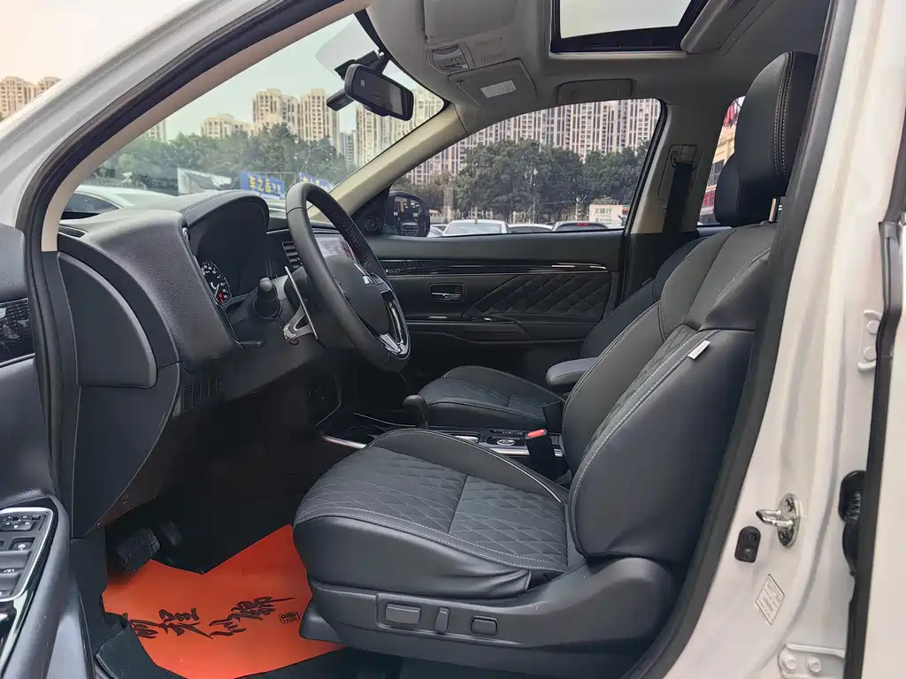 Outlander 2.4 L 4 WD Enjoyment 7-seat