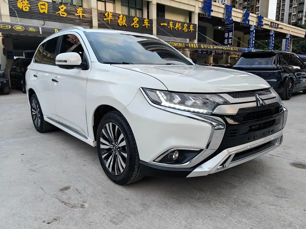 Outlander 2.4 L 4 WD Enjoyment 7-seat