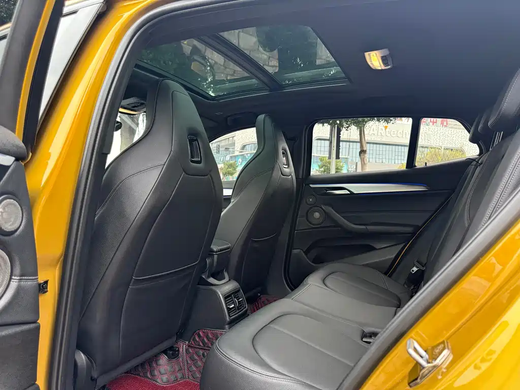BMW X2 sDrive25 i Premium M Sport Package