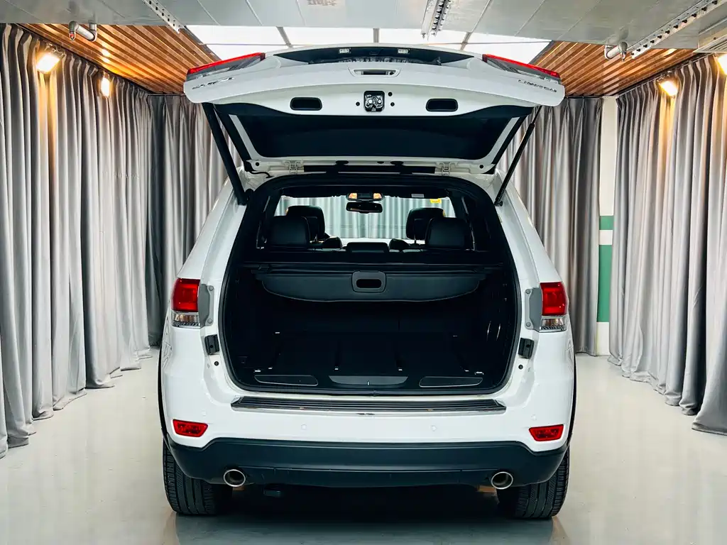 Grand Cherokee (Import) 3.6 L Elite Navigation