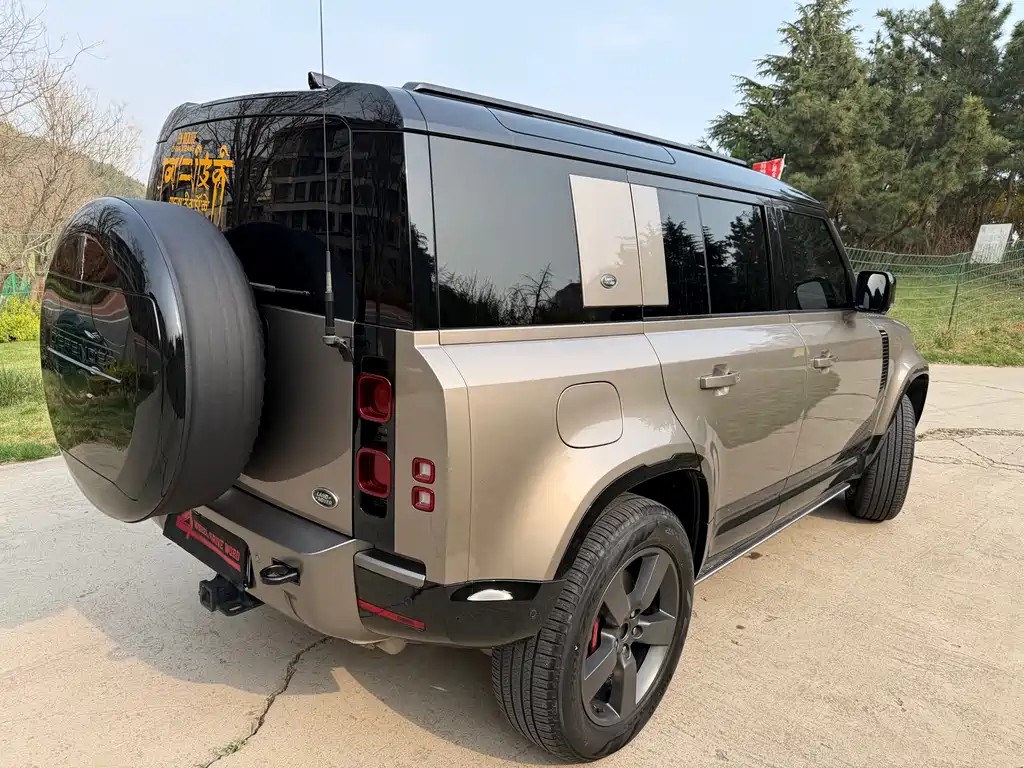 Land Rover Defender 110 P400 X-DYNAMIC HSE