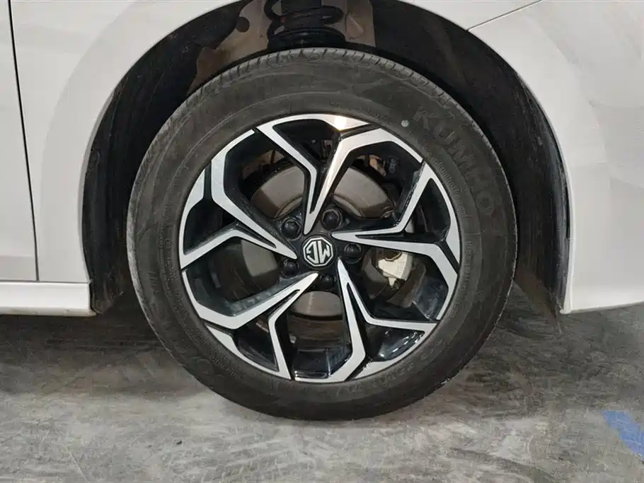 MG5 180 DVVT CVT Style
