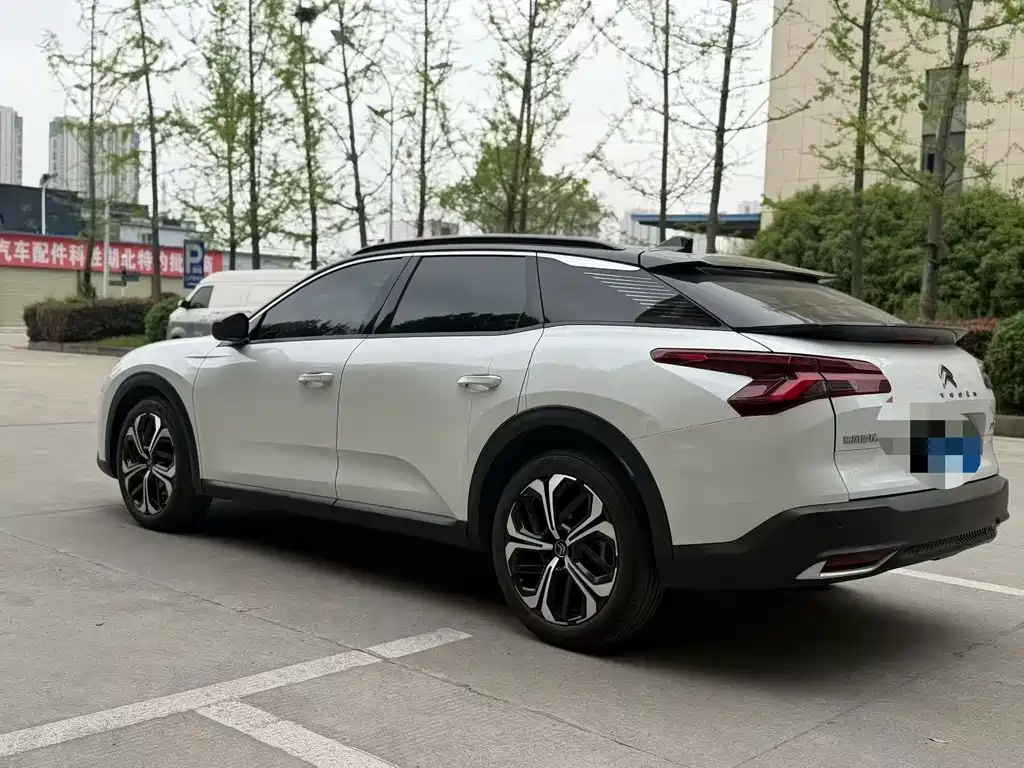 C5 X 凡尔赛C5 X 2023款 1.6 T 耀不凡