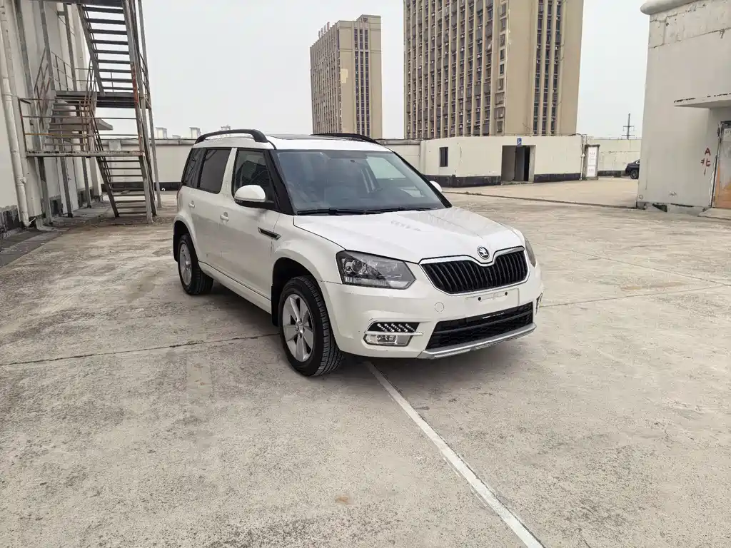Yeti TSI280 DSG Forward