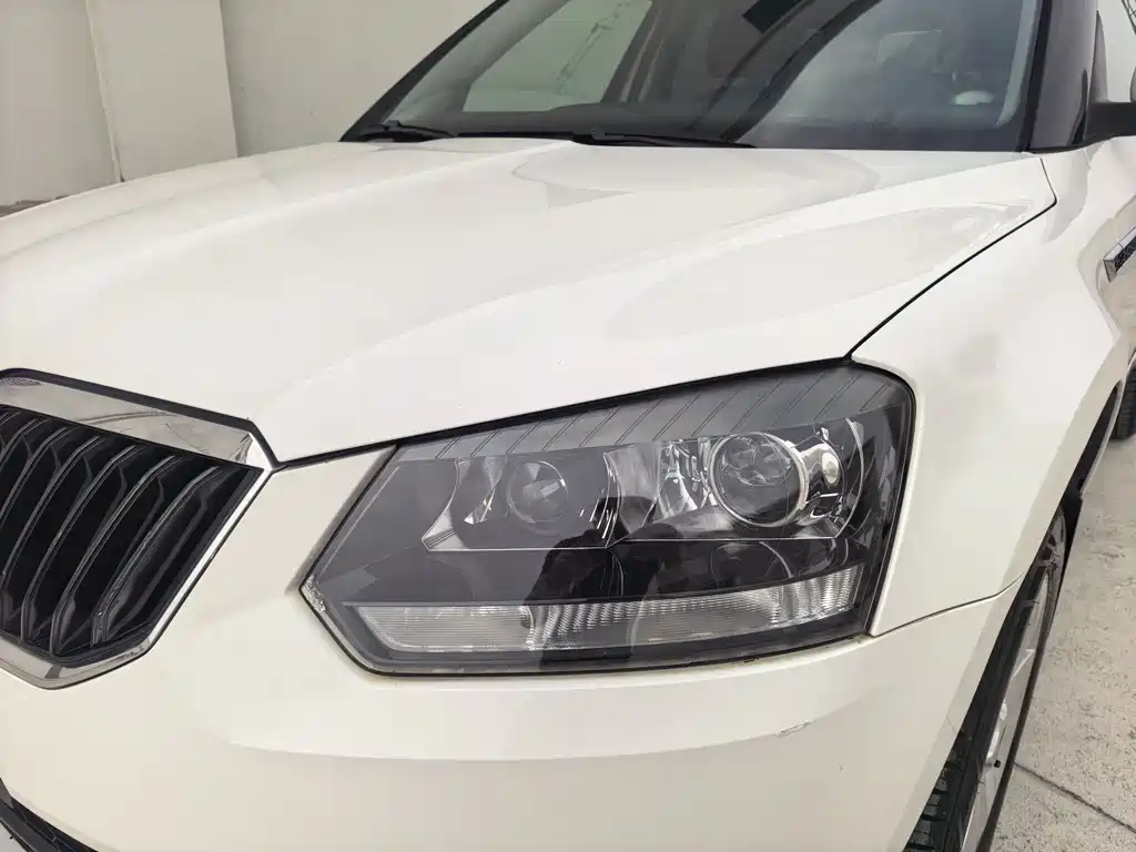 Yeti TSI280 DSG Forward