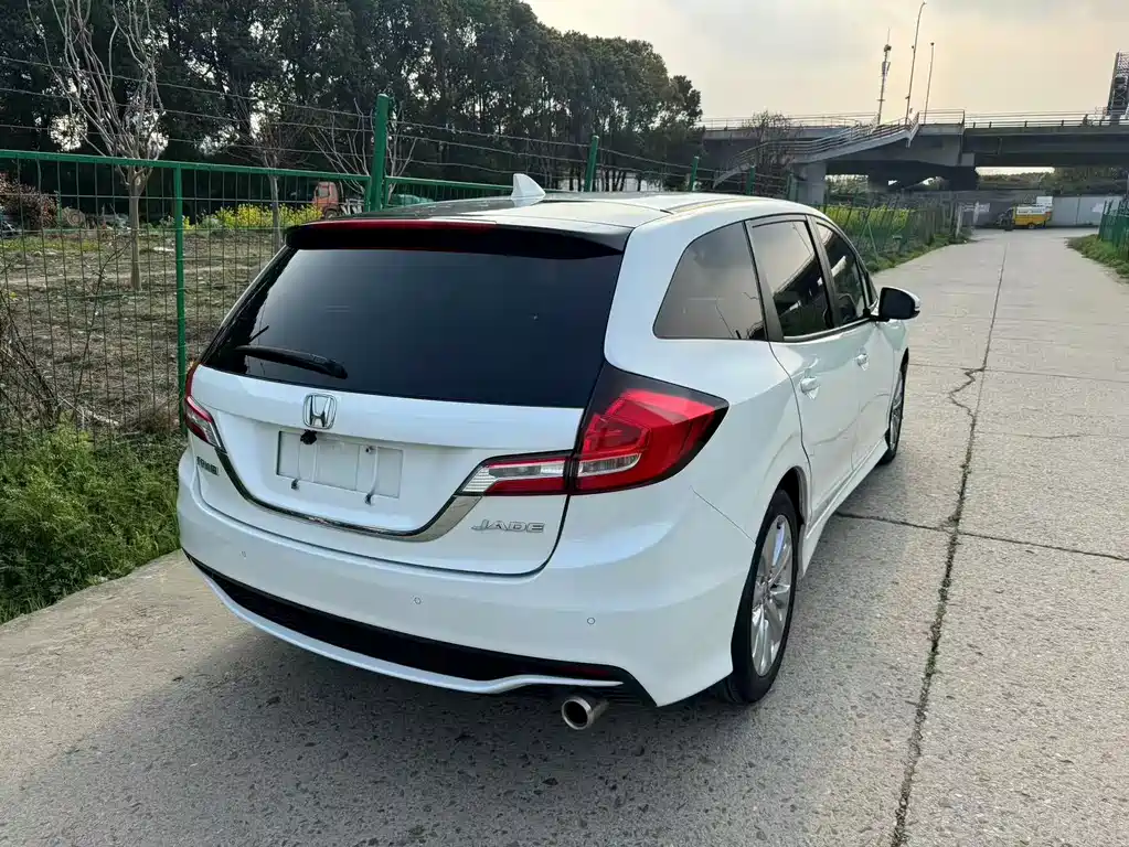 Jade 1.8 L Auto Comfort 5-seat