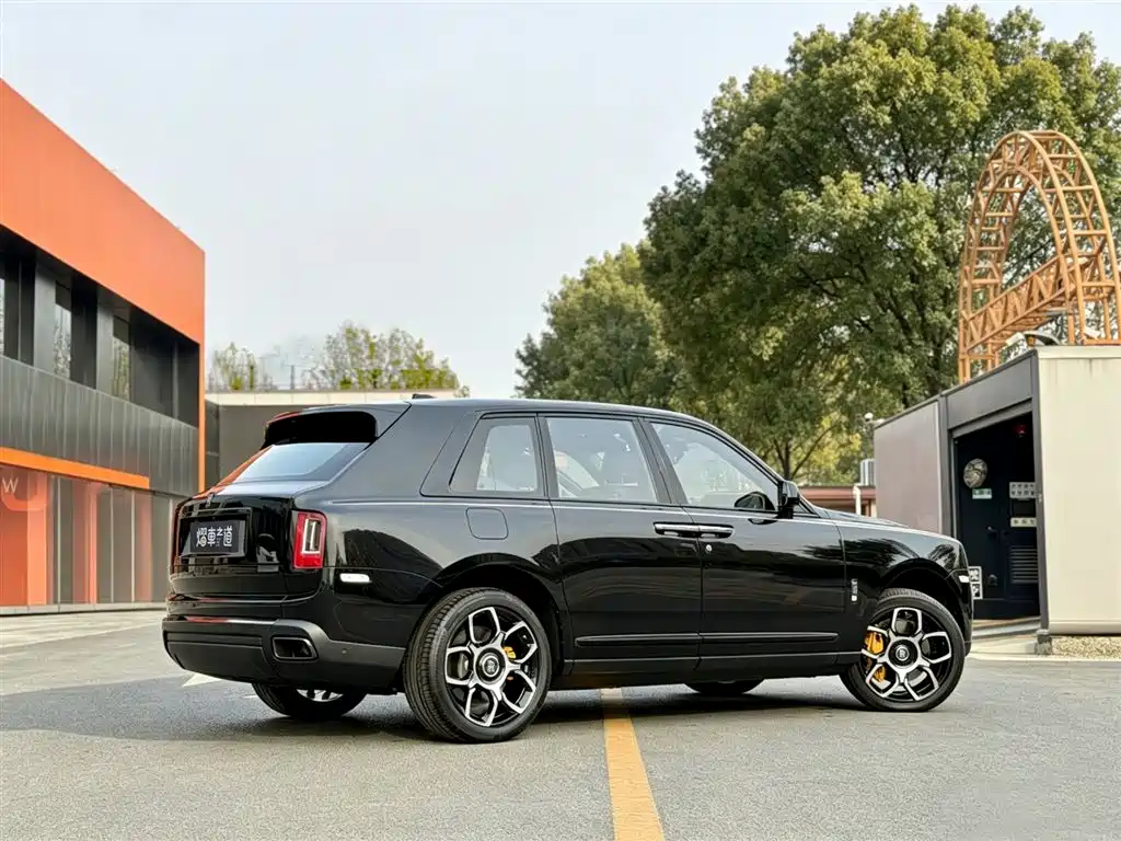 Cullinan Black Badge