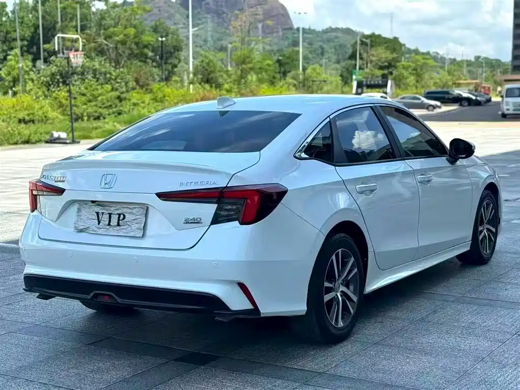 Integra 240 TURBO CVT Tech