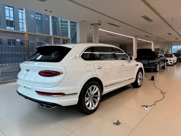 Bentley Bentayga 4.0 T V8 LWB Range