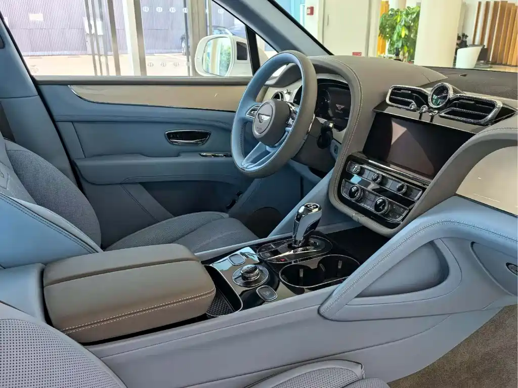 Bentayga 4.0 T V8 LWB Range