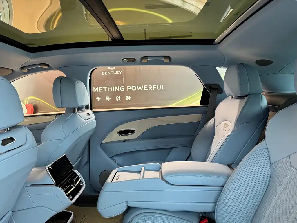 Bentayga 4.0 T V8 LWB Range