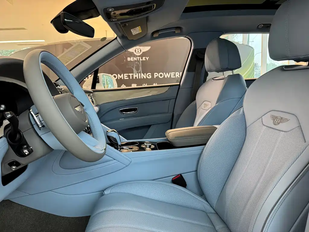 Bentayga 4.0 T V8 LWB Range