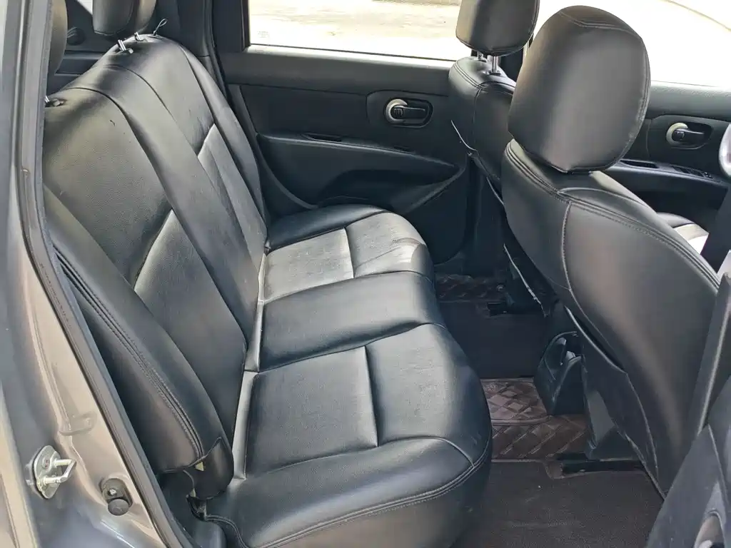 Livina 1.6 XE CVT Comfort
