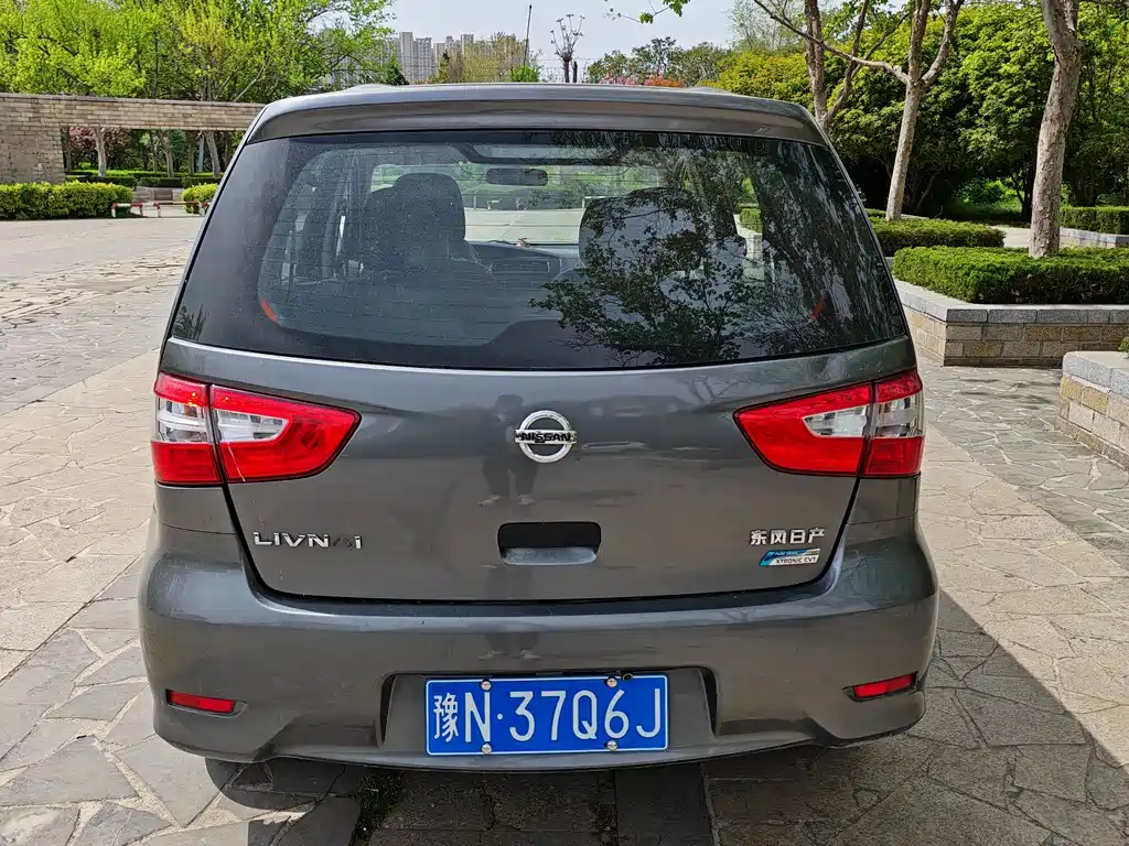 Livina 1.6 XE CVT Comfort