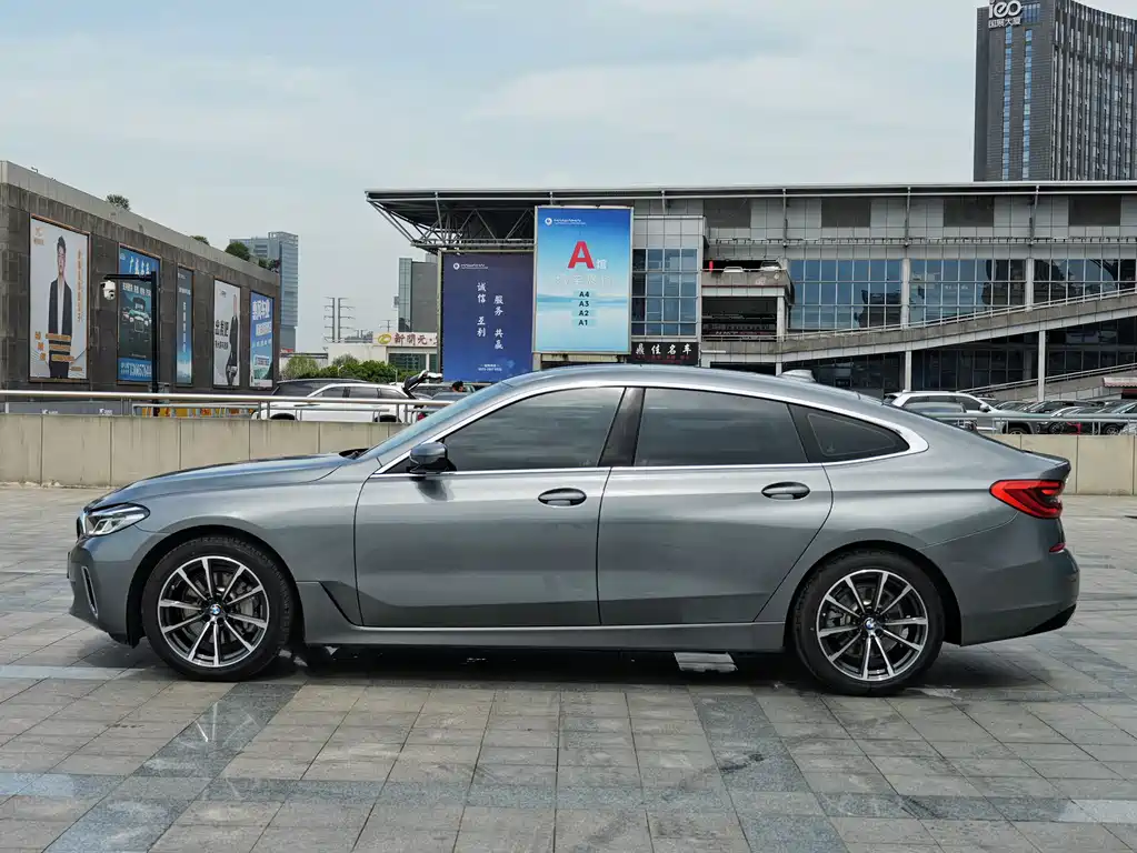 BMW 6 Series GT 630 i Luxury Design Package