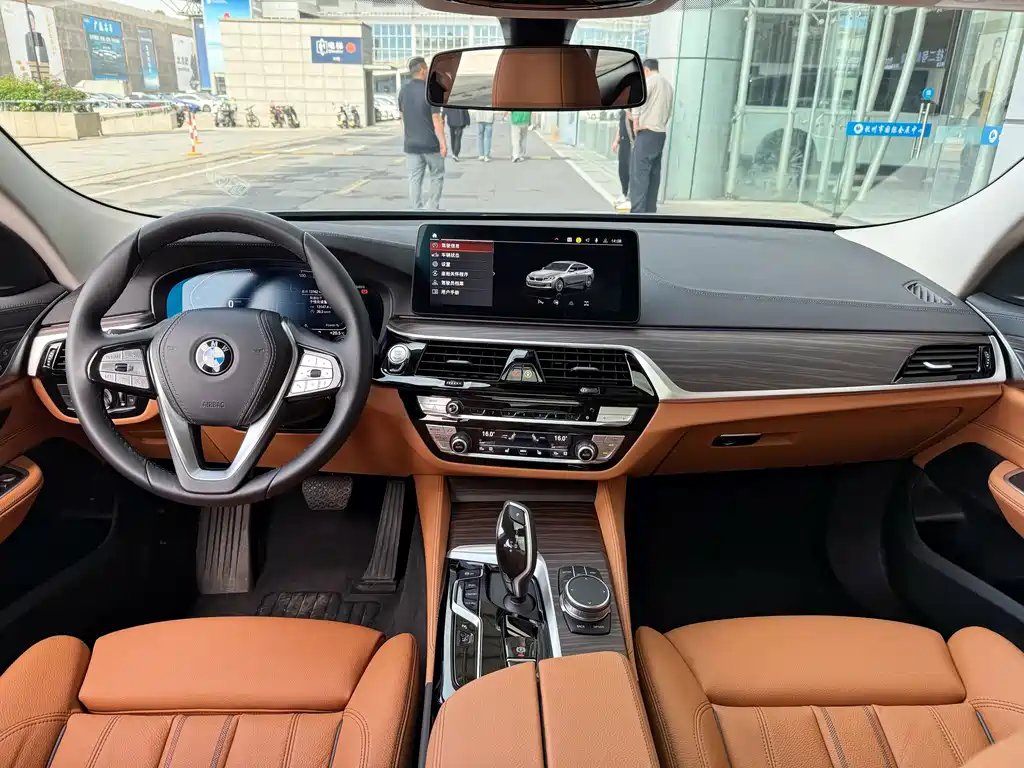 BMW 6 Series GT 630 i Luxury Design Package