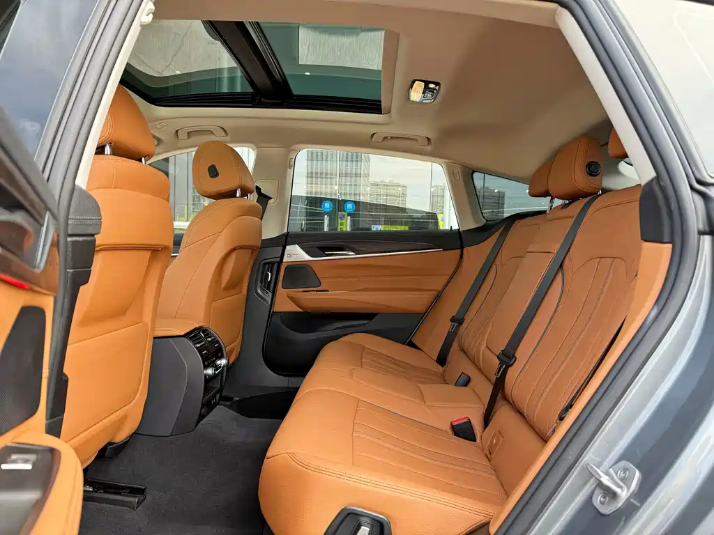 BMW 6 Series GT 630 i Luxury Design Package
