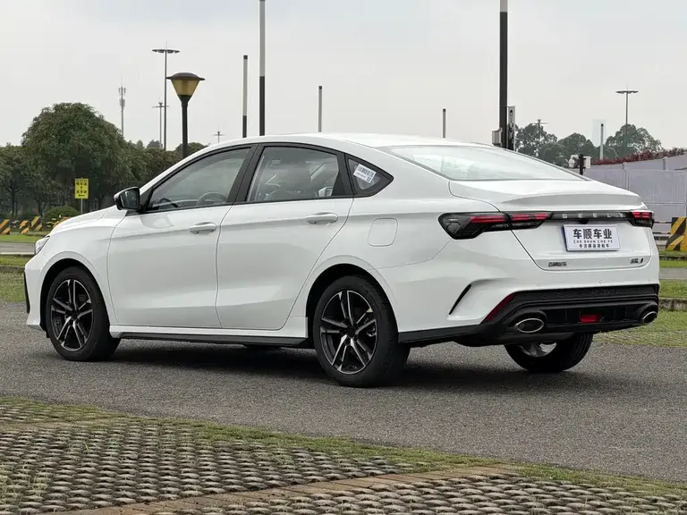 Geely Binrui Binrui COOL 1.5 T DCT Dragon