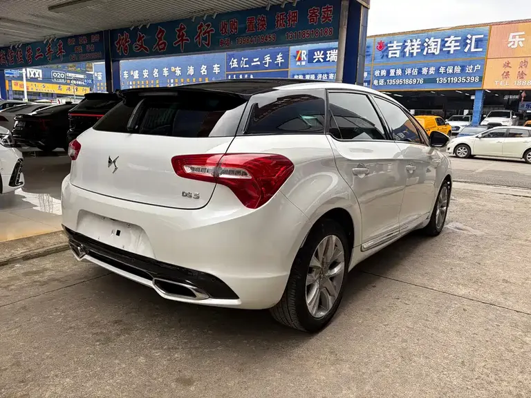 DS 5 1.6 T Luxury THP160