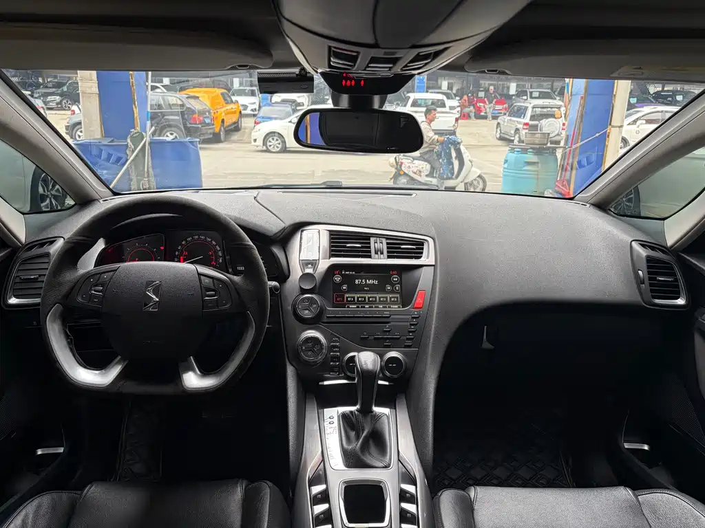 DS 5 1.6 T Luxury THP160