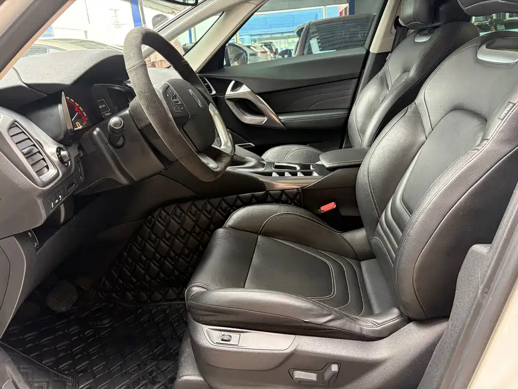 DS 5 1.6 T Luxury THP160