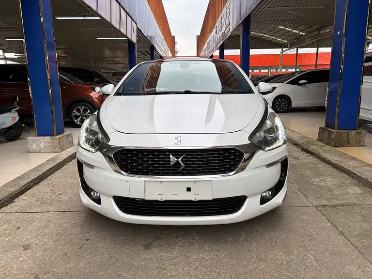 DS 5 1.6 T Luxury THP160
