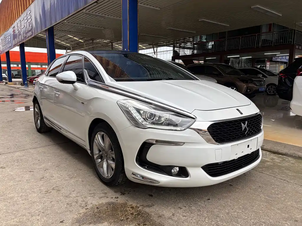 DS 5 1.6 T Luxury THP160
