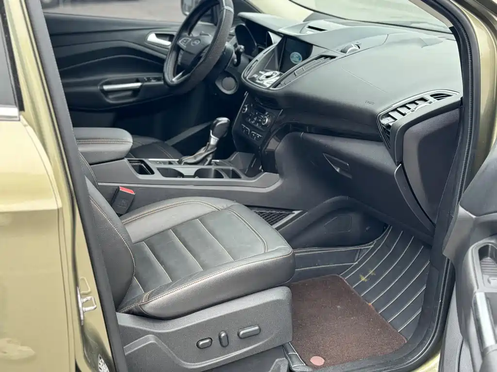 Kuga EcoBoost 245 4 WD Sport