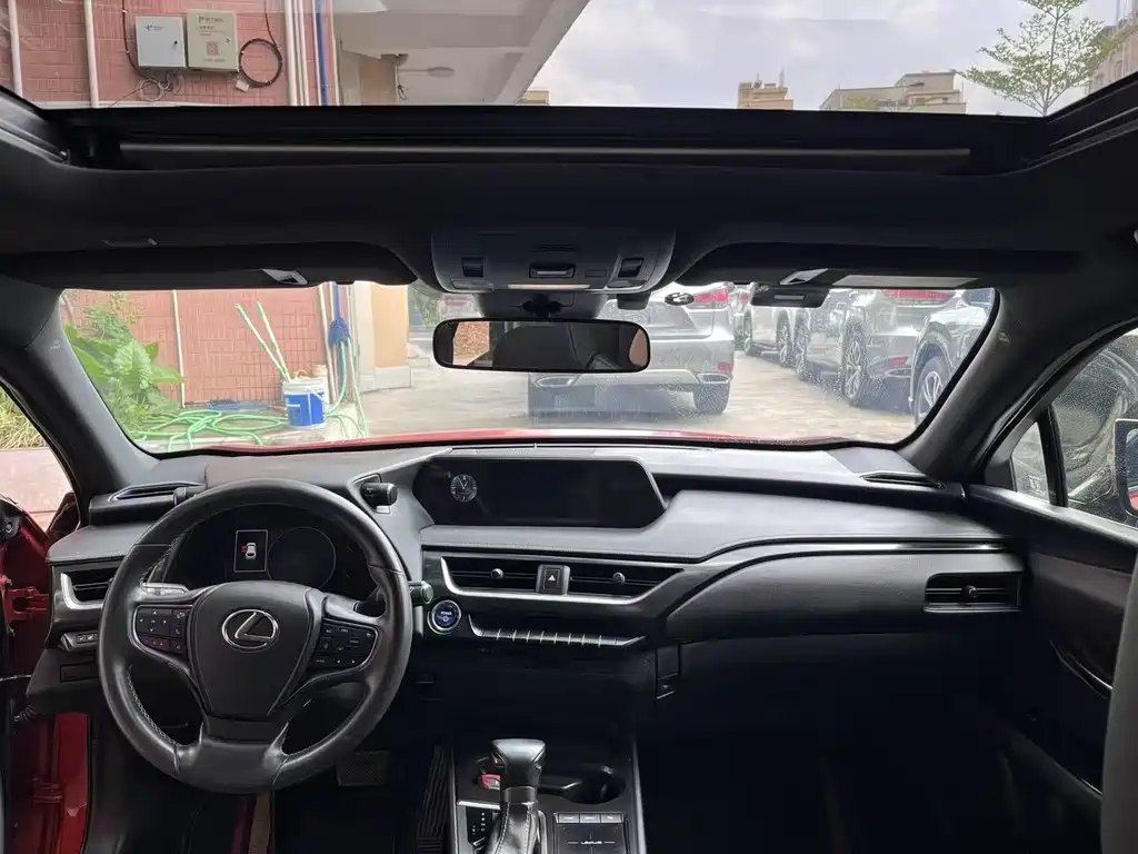 Lexus UX 260 h ·