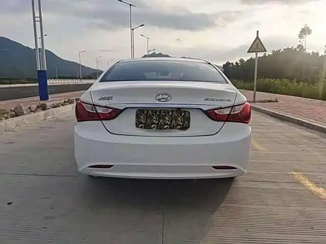 Sonata 2.0 L Auto Distinguished