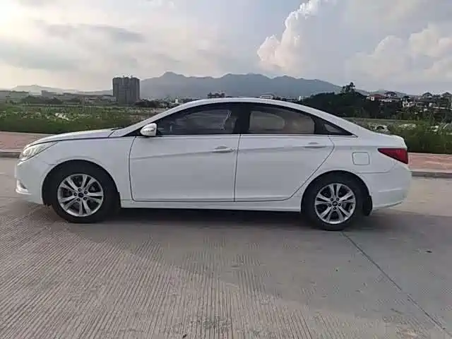 Sonata 2.0 L Auto Distinguished