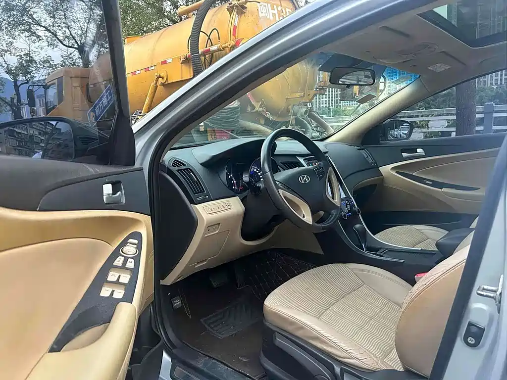 Sonata 2.0 L Auto Distinguished