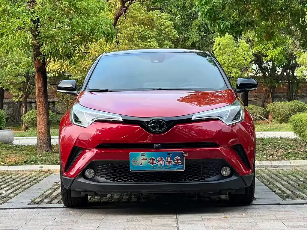 Toyota C-HR 2.0 L Leading