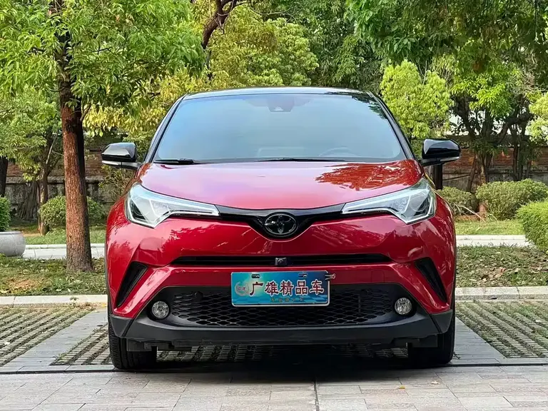 Toyota C-HR 2.0 L Leading