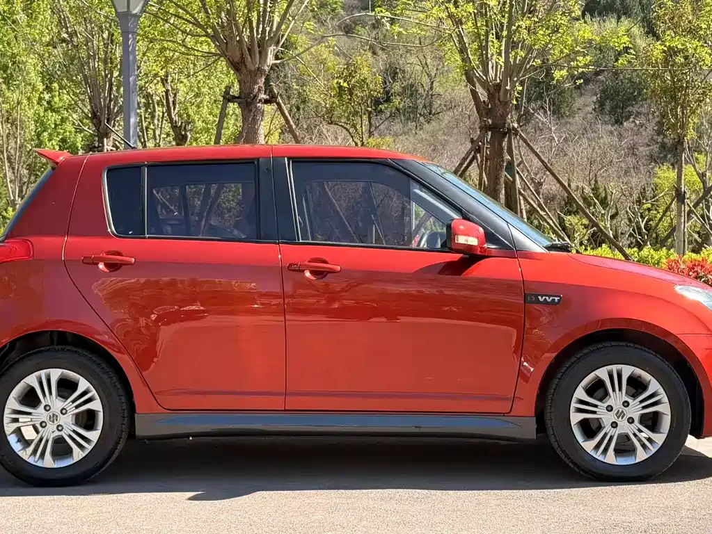 Swift 1.5 L Auto Fashion