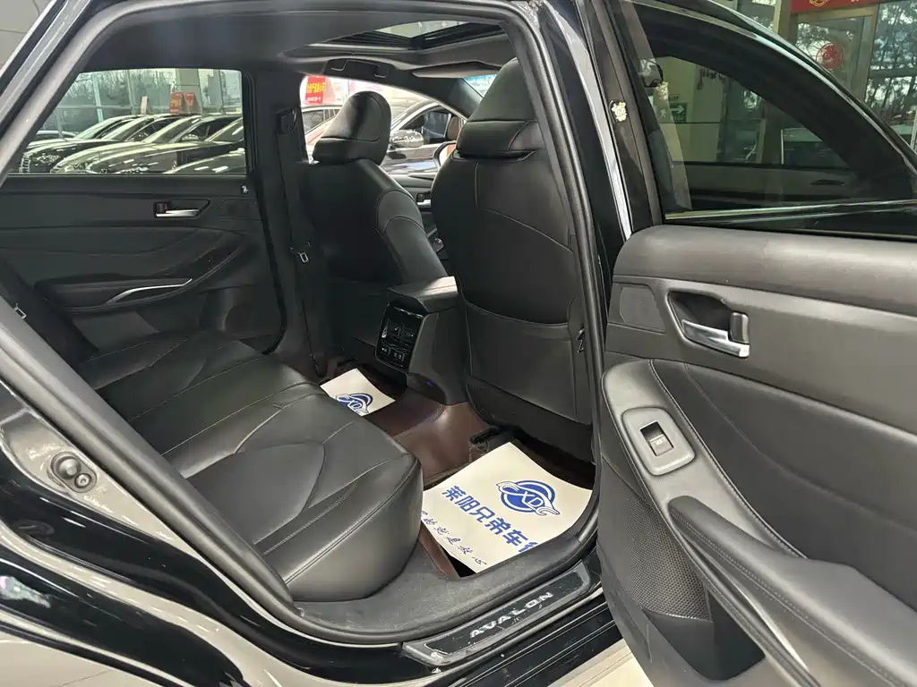 Avalon 2.0 L XLE Premium CN-VI
