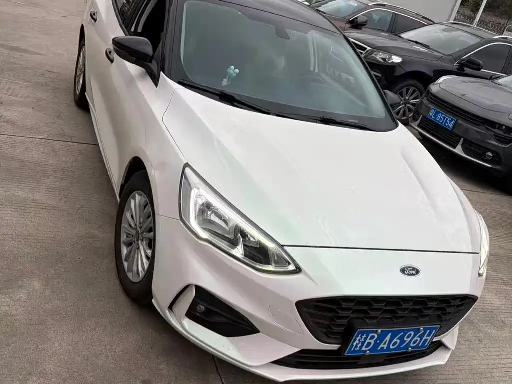 Focus Sedan EcoBoost 180 Auto Sharp Trend