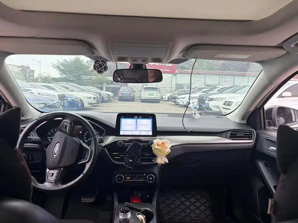 Focus Sedan EcoBoost 180 Auto Sharp Trend