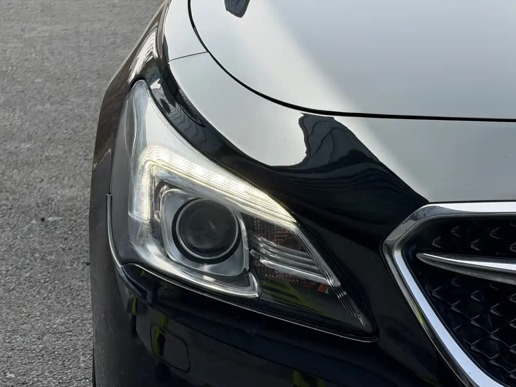 LaCrosse Facelift 28 T Elite