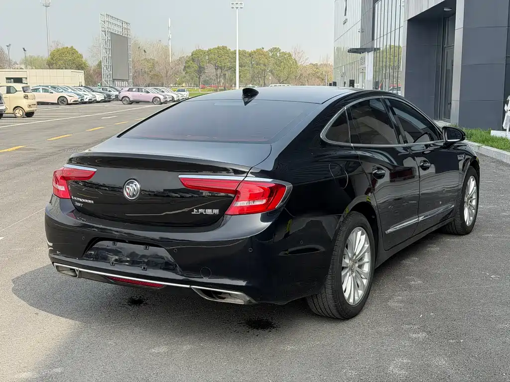 LaCrosse Facelift 28 T Elite